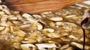 Цельнозерновая пицца с шампиньонами и рикоттой