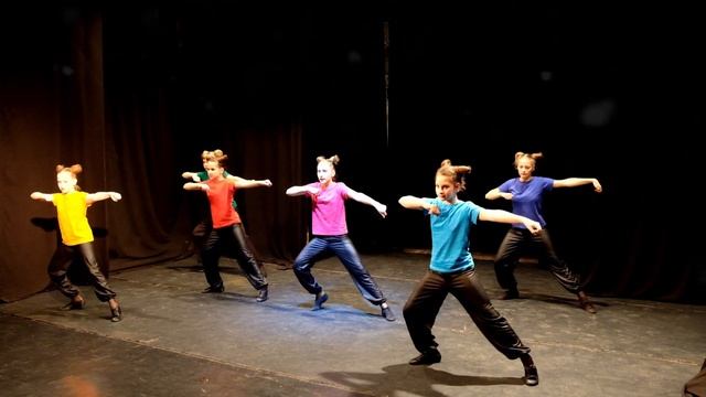 Студия танца "Вертикаль" руководитель - Олег Гуляев в Д смотреть онлайн