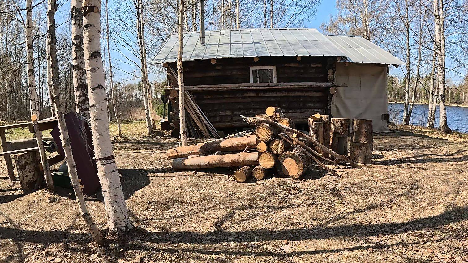 Рыбалка на глухом Карельском лесном озере. Смотрим таежные избы. День второй. смотреть онлайн