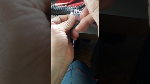 Перекидывание петель первого ряда беретки