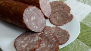 Сделал новые колбаски : имбирно-чесночная и сервелат