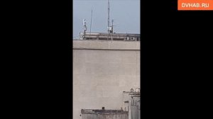 Детей на крыше сгоревшего ХМТ заметили хабаровчане