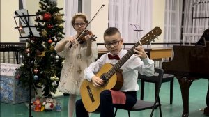 «Полька» Шарль Данкля, исп. дуэт «АЯ». Скрипка: Анатолия Драир (9 лет); гитара: Ян Драир (11 лет).