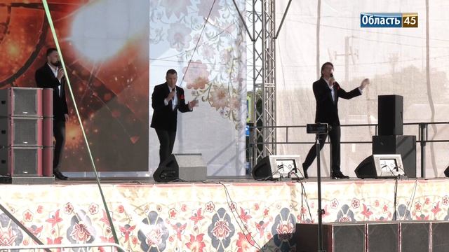 «Мы несём свет, добро и патриотизм»: в Кургане выступила арт-группа «LARGO»