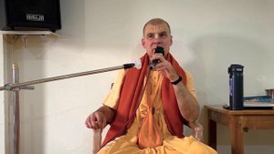 Е.С. Бхакти Расаяна Сагара Махарадж - Вопрос про служение Кришне в своей природе