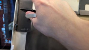 Чистим от пыли Apple thunderbolt display и смотрим как оно сделано