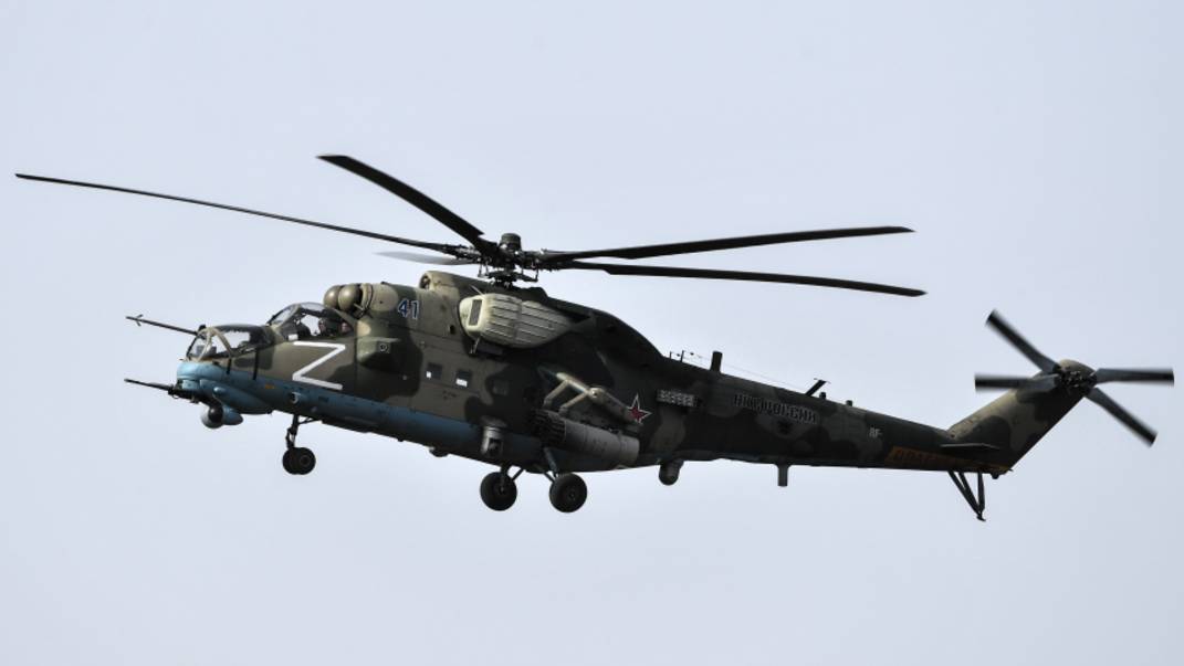 Вертолет Ми-35М нанес удар по позициям ВСУ. Лучшее видео из зоны СВО