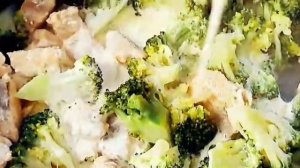 Брокколи  с форелью  со сливками.