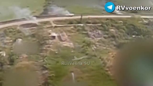 🇷🇺Ожесточённые бои у Покровска: «отважные» массово жгут НАТОвскую технику, пехоту и артиллерию ВСУ