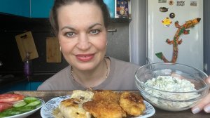 МУКБАНГ РУЛЕТИКИ С СЫРОМ И ЧЕСНОКОМ/ОТБИВНЫЕ/САЛАТ С КАЛЬМАРАМИ/MUKBANG ЕДА ОБЖОР