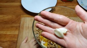 Салат из курицы и ананаса с грецким орехом! Рецепт.