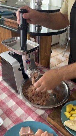 Фарш из куриного филе. Мясной фарш домашний. Готовит Эдуард Иванович.