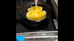 Хотела приготовить яичницу «ТОРНАДО»,получилось «пол