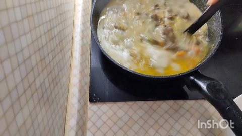 Куриная печень с соусом.Просто и вкусно.