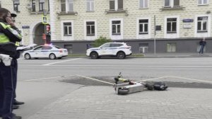 Обзорное видео после ДТП с кикшерингом Whoosh. За рулем было 2 девушки 16 лет.