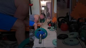 Подъём штанги на кисть сидя