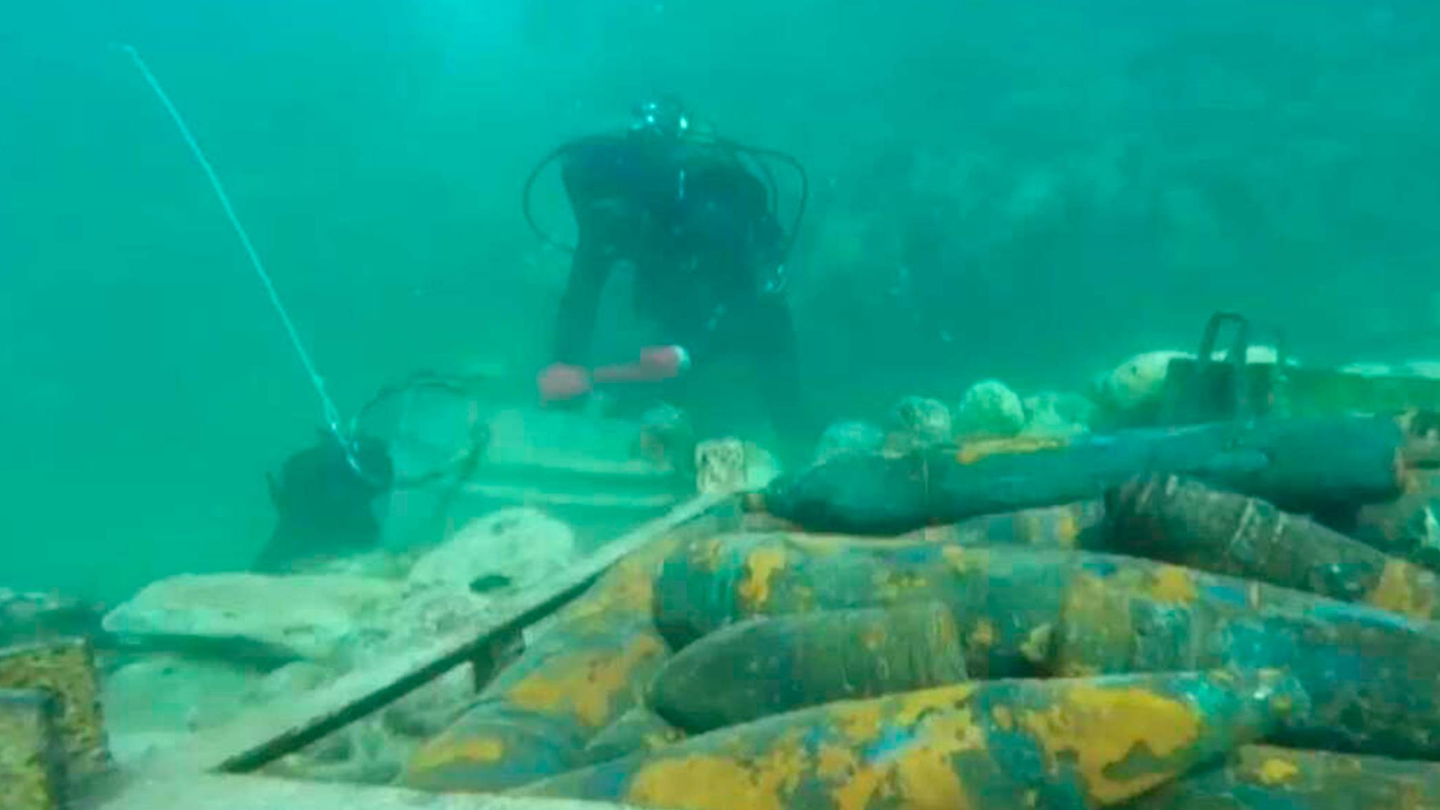 Водолазы МЧС подняли со дна Балтийского моря около десяти тысяч боеприпасов в Калининграде