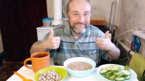 обед он же ужин. суп с гречкой огурец чай-чаёк. мукбанг. обжор. еда на камеру. диета. шизофрения.