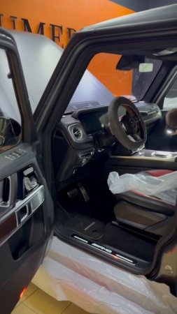 Установлена рестайлинговая эмблема G63 и обтекатель над лобовым стеклом!