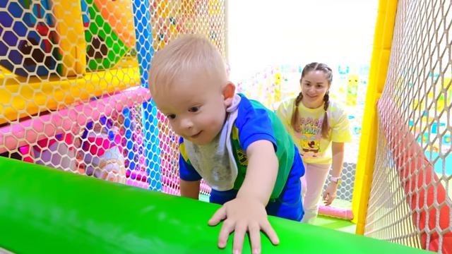 Диана и Рома Диана и Рома посетили тематический парк Ferrari World 2024