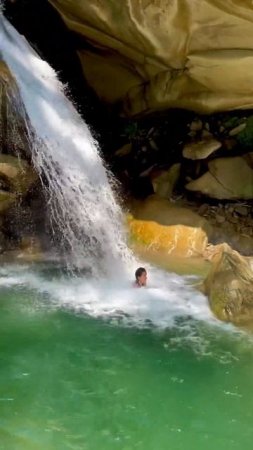 В водопаде