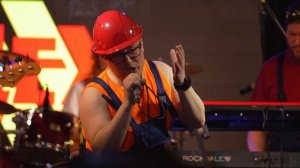 Моя бабушка курит трубку