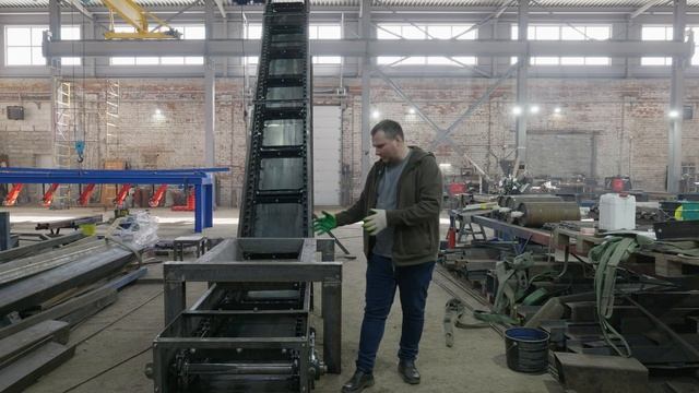 Скребковый транспортер под рубительную машину