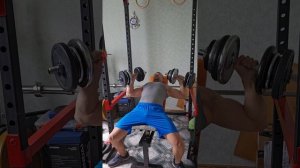 Жим 2по 30,5кг лёгкая тренировка😁