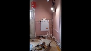 Паяем отопление в пристройке, устанавливаем газовый котел и разводим электрику✌🚀