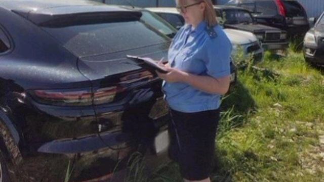 У россиянина отобрали Porsche Cayenne и отправили машину на СВО.

Хозяин сел за руль пьяным и попалс