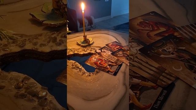 РАСКЛАД🔮
ТЕМА:Почему я одна? ( почему не складываются отношения, что мешает и т.д)