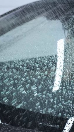 Как чистить лобовое стекло автомобиля?  #авто #уходзаавто