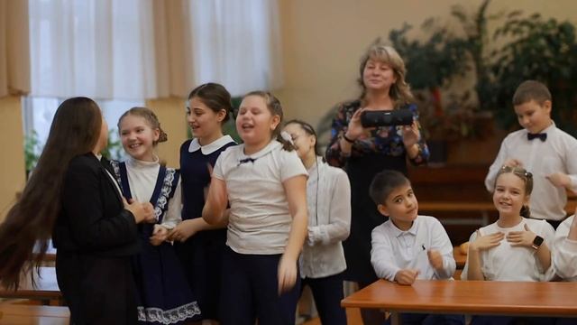 Взяли колонку в школьную столовую столовую. А что, так смотреть онлайн