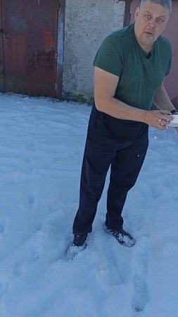 Захотел снега  летом