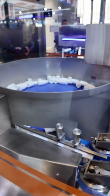 Minipress.ru Автоматический линийный укупорщик для фармацевтики