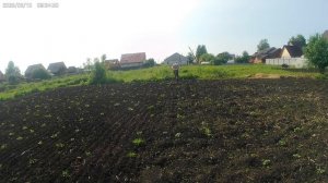 Бурлак на поле.Весь в работе.Весь в делах.