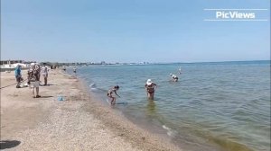 Анапа Центральный пляж сегодня 10 июня 2025. Люди плавают, сезон открыт? Погода, море в Анапе сейчас