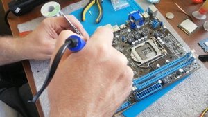 Как поменять колодку питания и разъем PCI-e на материнск