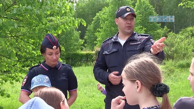 Сотрудники МВД в ЦЭКиТе