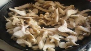 Картофель с грибами и курицей