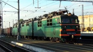 ВЛ80с-2674 и ВЛ80с-251 с грузовыми поездами