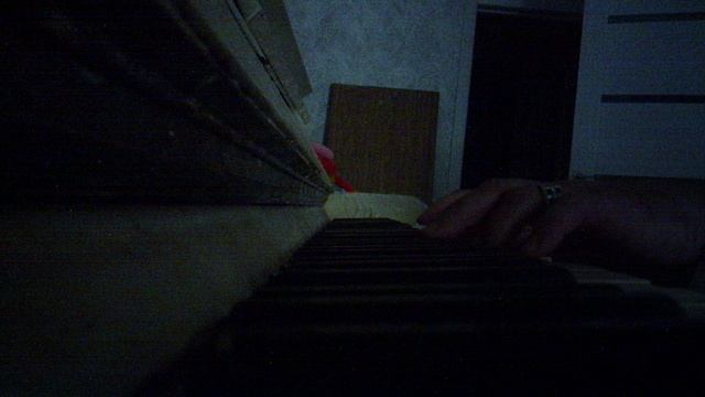Пианино: импровизация на тему "Во саду ли в огороде"