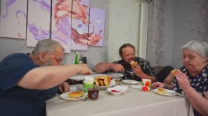 Как вкусно кушаем пирожки с рыбой Это наша редиска На ней клеймо есть Деревня