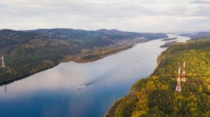 Дизтопливо попало в Енисей из-за пробоины в теплоходе