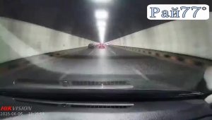 Мотоциклист «подбил» легковой автомобиль своим байком