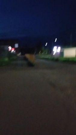 Шаги навстречу рассветному небу-Cleaning shadow on street