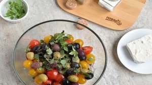 Греческий салат из помидоров черри