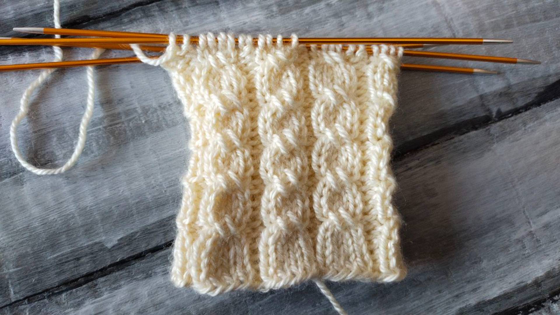 Меняем обычную резинку на вязаных носочках на удобную и красивую. смотреть онлайн