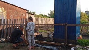 Заказ с ВБ.Собираем сушилки для белья.Саша переделывает заборчик во дворе.