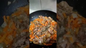 РАССЫПЧАТЫЙ ПЛОВ С ТУШЁНКОЙ  НА СКОВОРОДЕ / ВКУСНЫЙ, СЫ